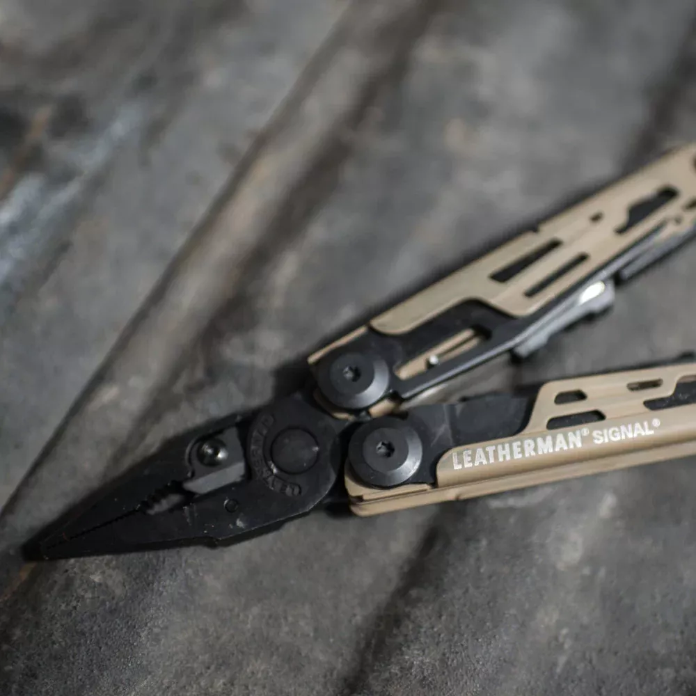 Мультитул SIGNAL Coyote Tan 832404 Leatherman