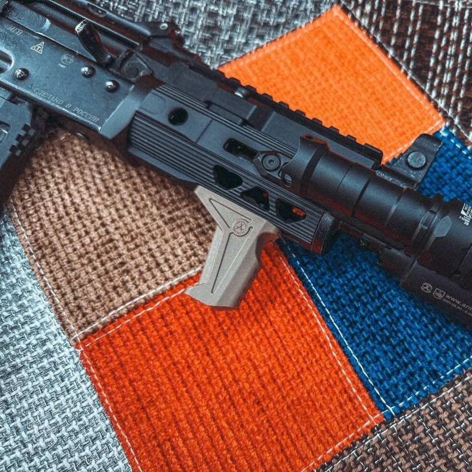 Рукоятка - упор вертикальная M-Lok, стеклонаполненный полиамид Armacon