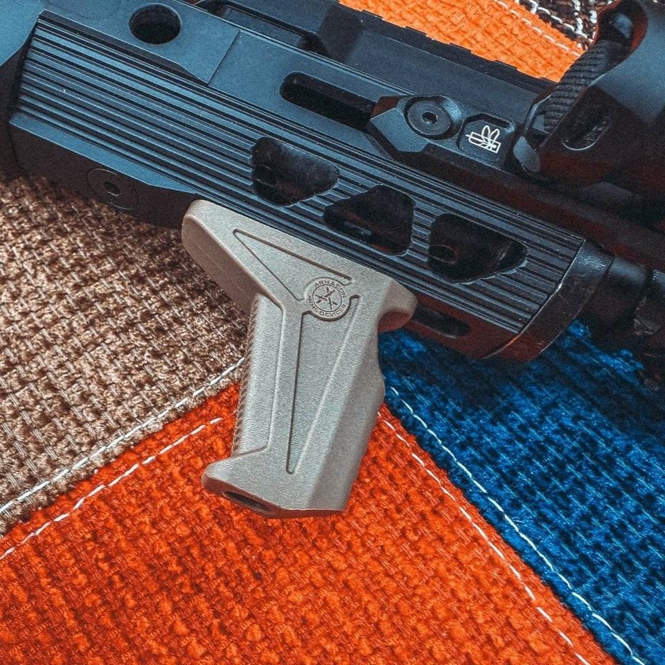 Рукоятка - упор вертикальная M-Lok, стеклонаполненный полиамид Armacon