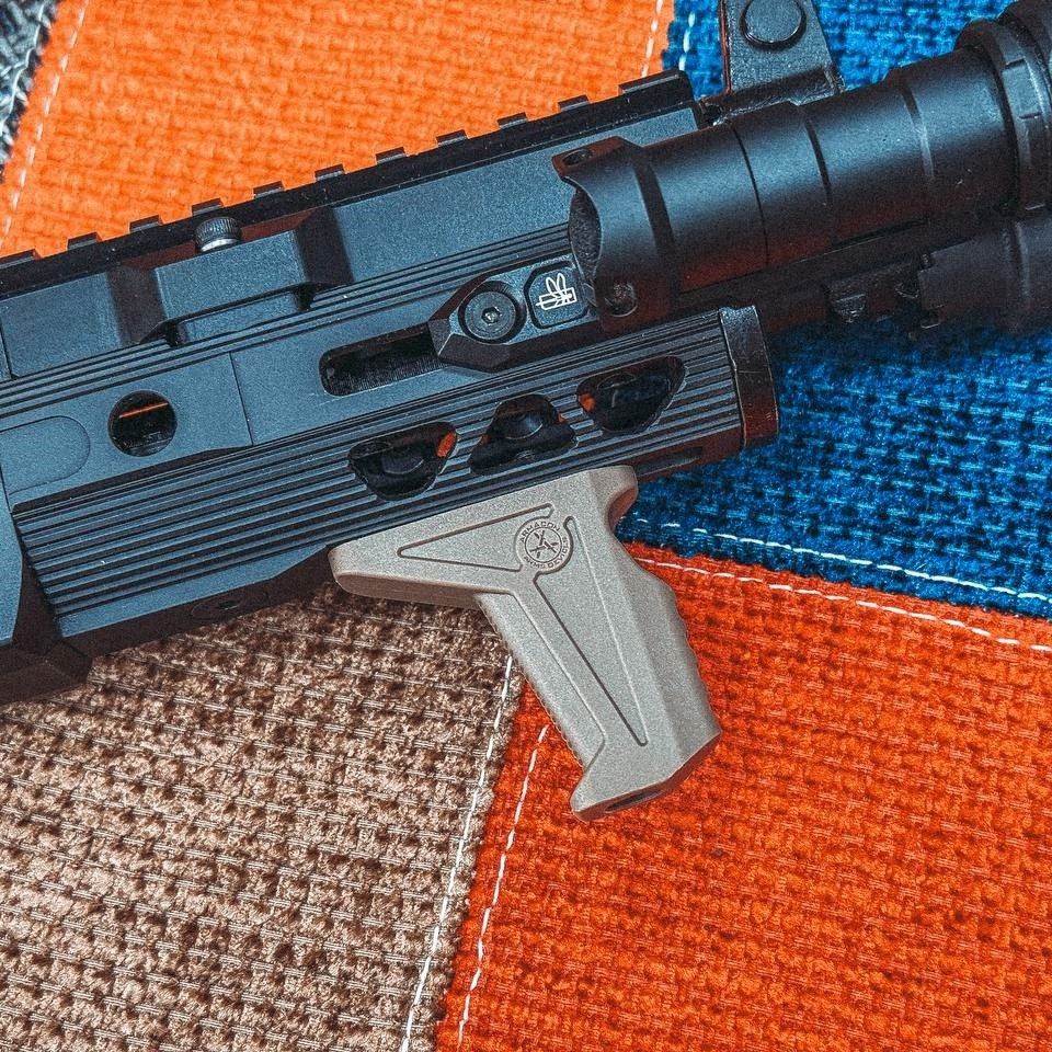 Рукоятка - упор вертикальная M-Lok, стеклонаполненный полиамид Armacon