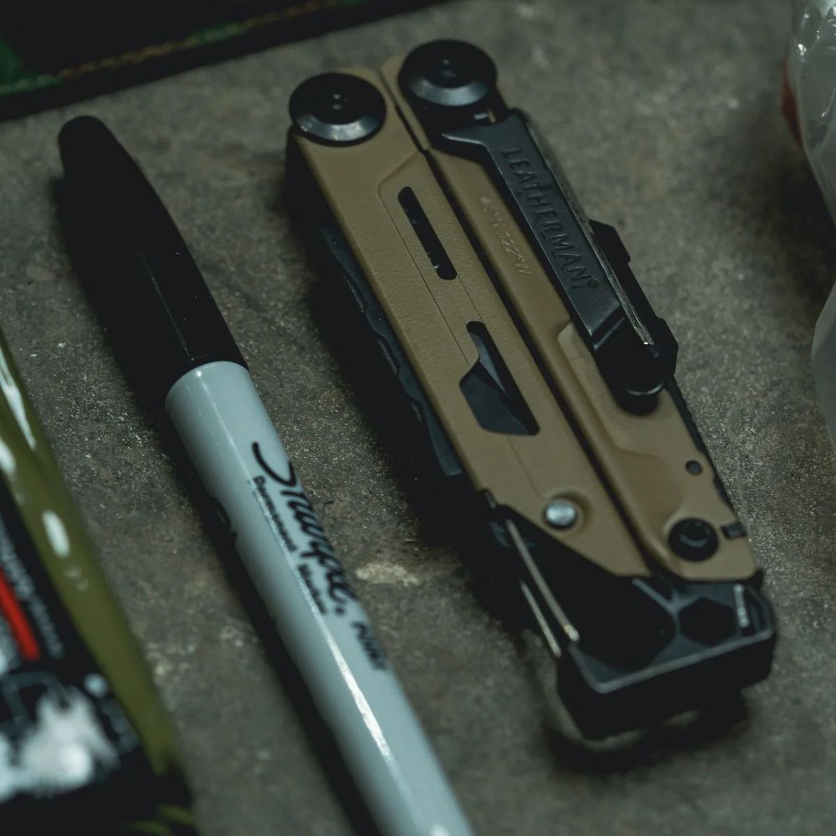 Мультитул SIGNAL Coyote Tan 832404 Leatherman